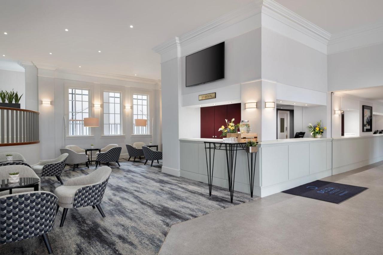 Delta Hotels By Marriott Heathrow Windsor Exterior foto