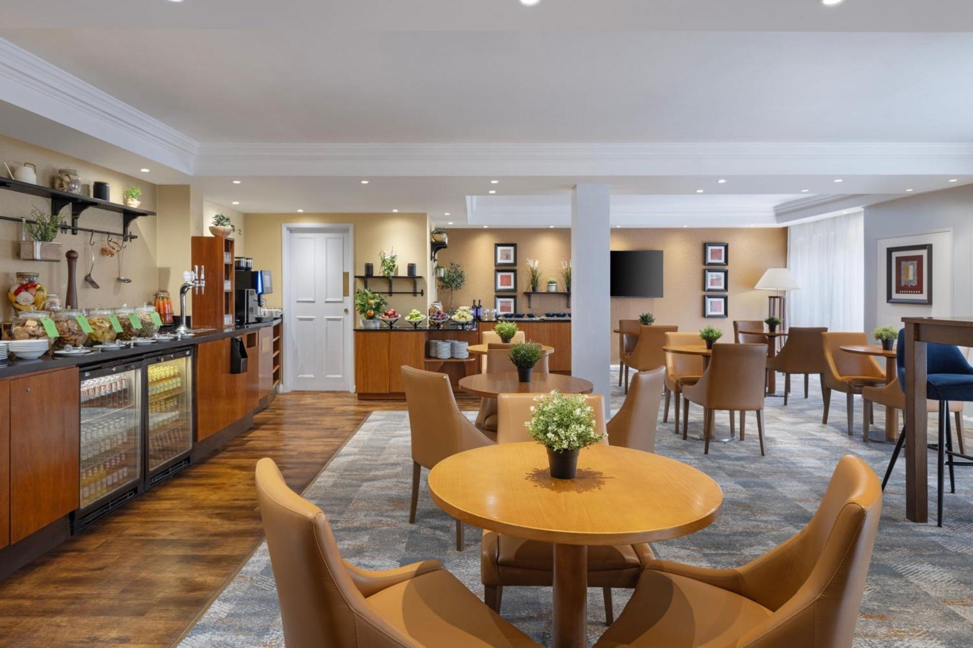 Delta Hotels By Marriott Heathrow Windsor Exterior foto