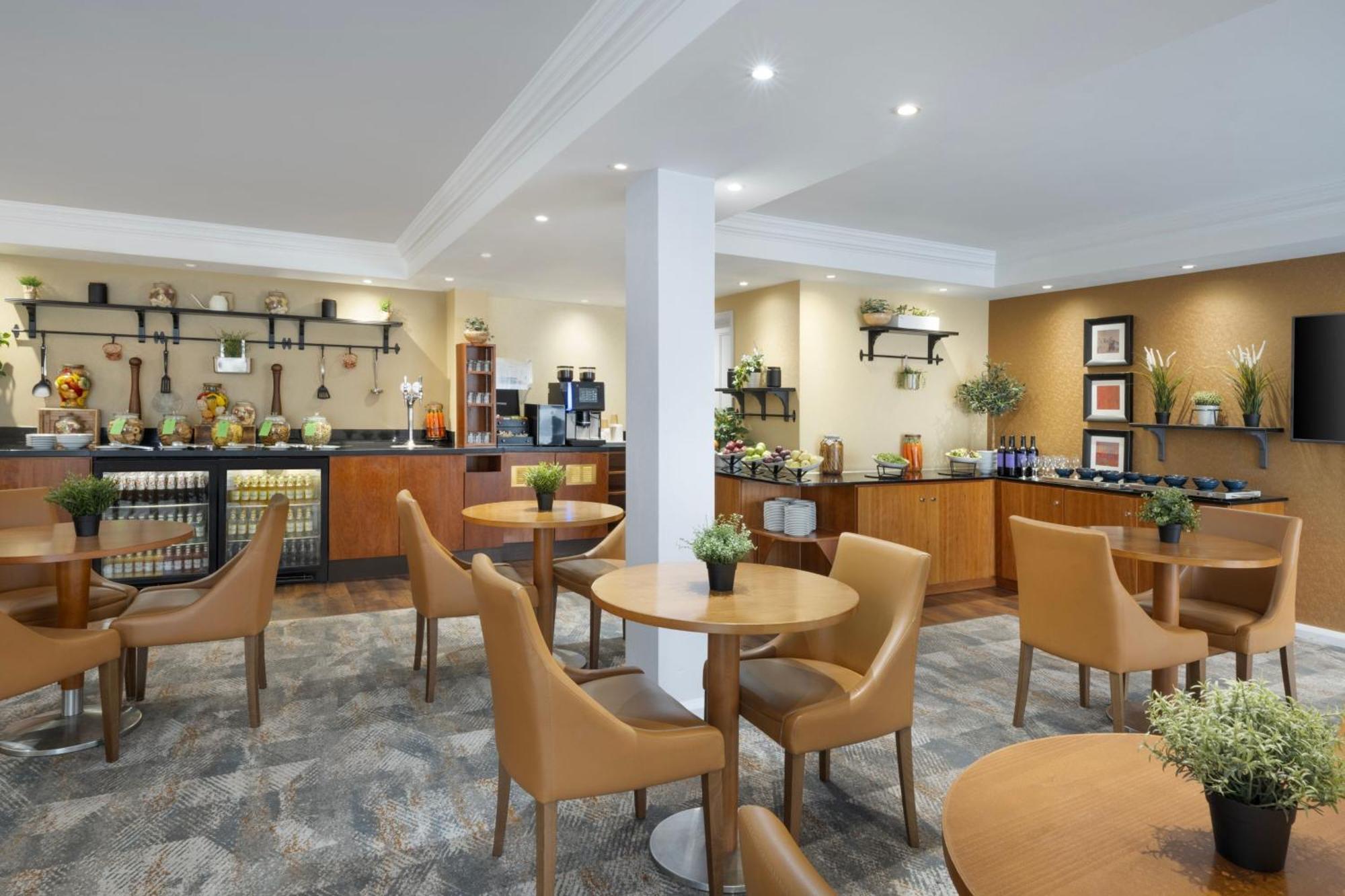 Delta Hotels By Marriott Heathrow Windsor Exterior foto