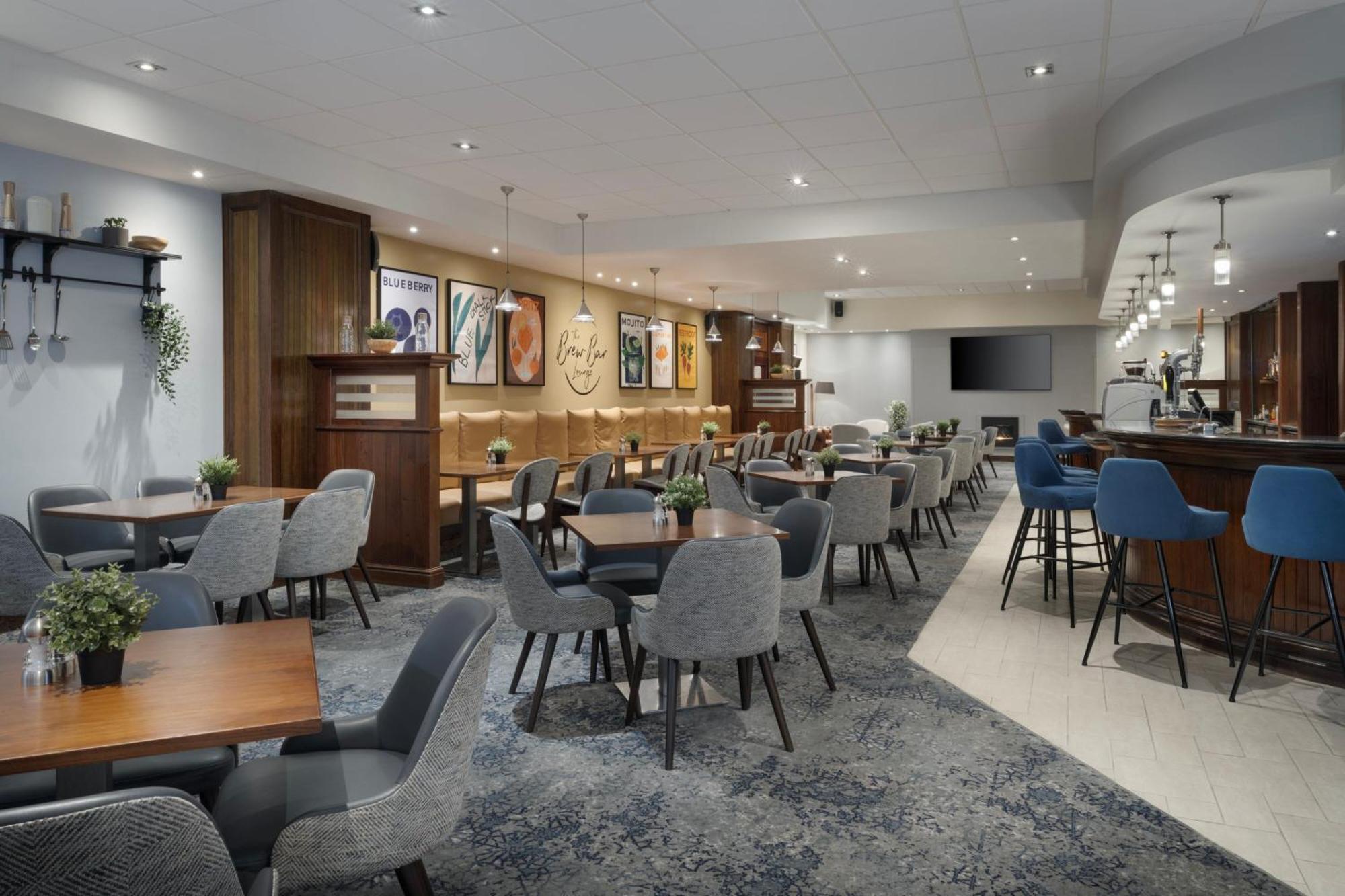Delta Hotels By Marriott Heathrow Windsor Exterior foto