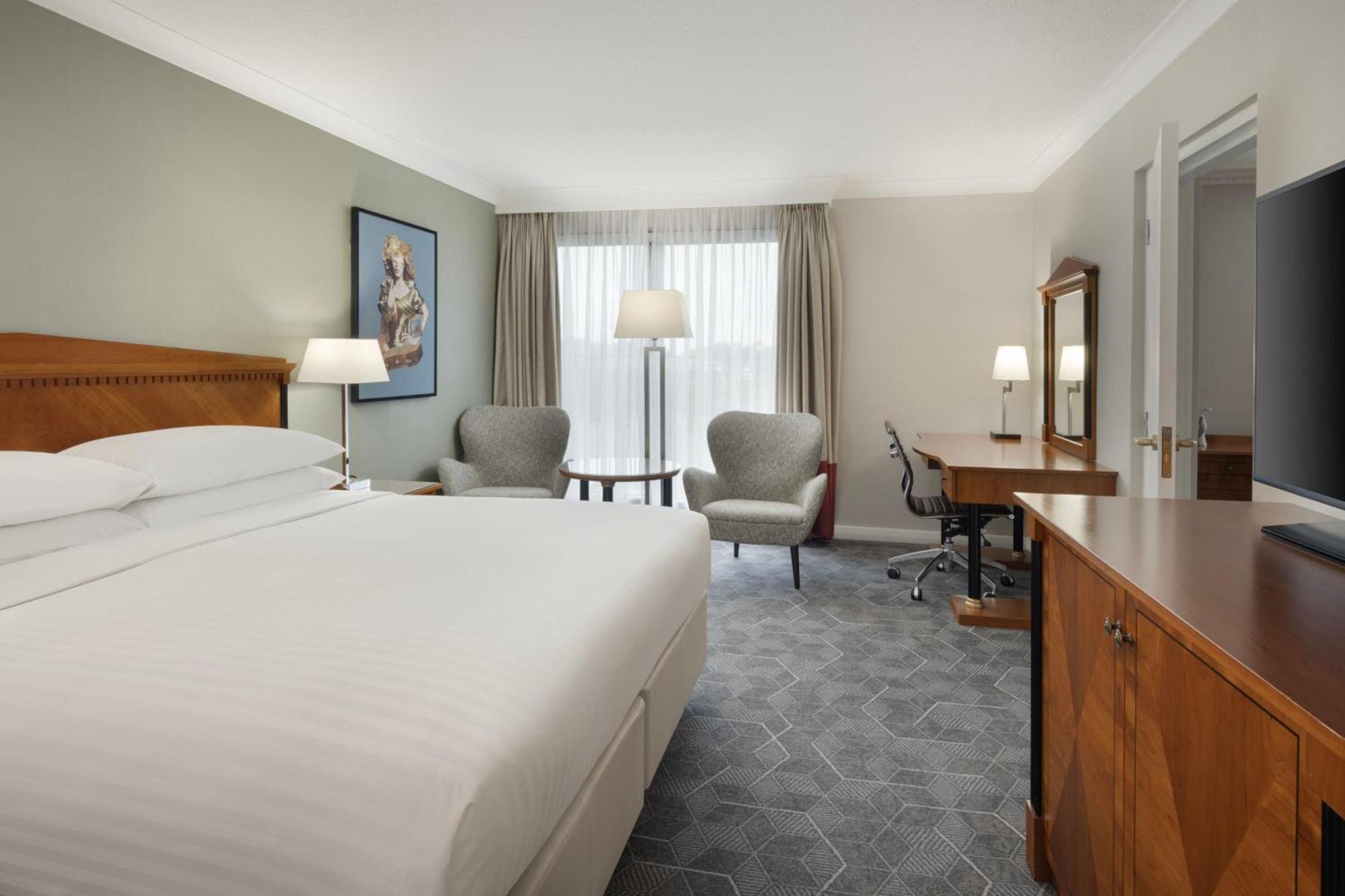 Delta Hotels By Marriott Heathrow Windsor Exterior foto