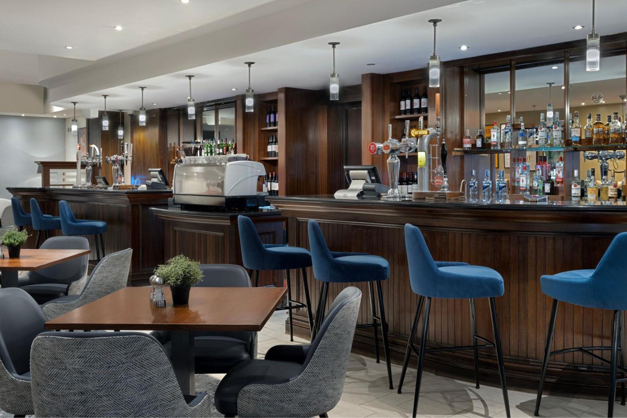Delta Hotels By Marriott Heathrow Windsor Exterior foto