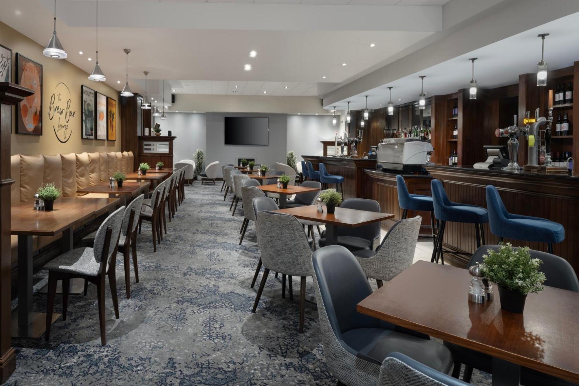 Delta Hotels By Marriott Heathrow Windsor Exterior foto