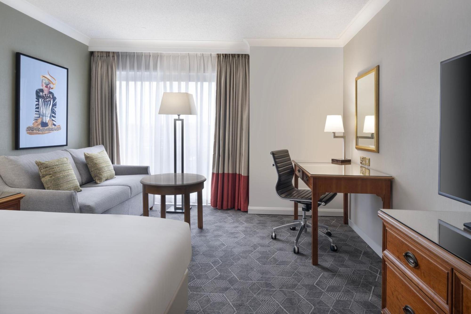 Delta Hotels By Marriott Heathrow Windsor Exterior foto