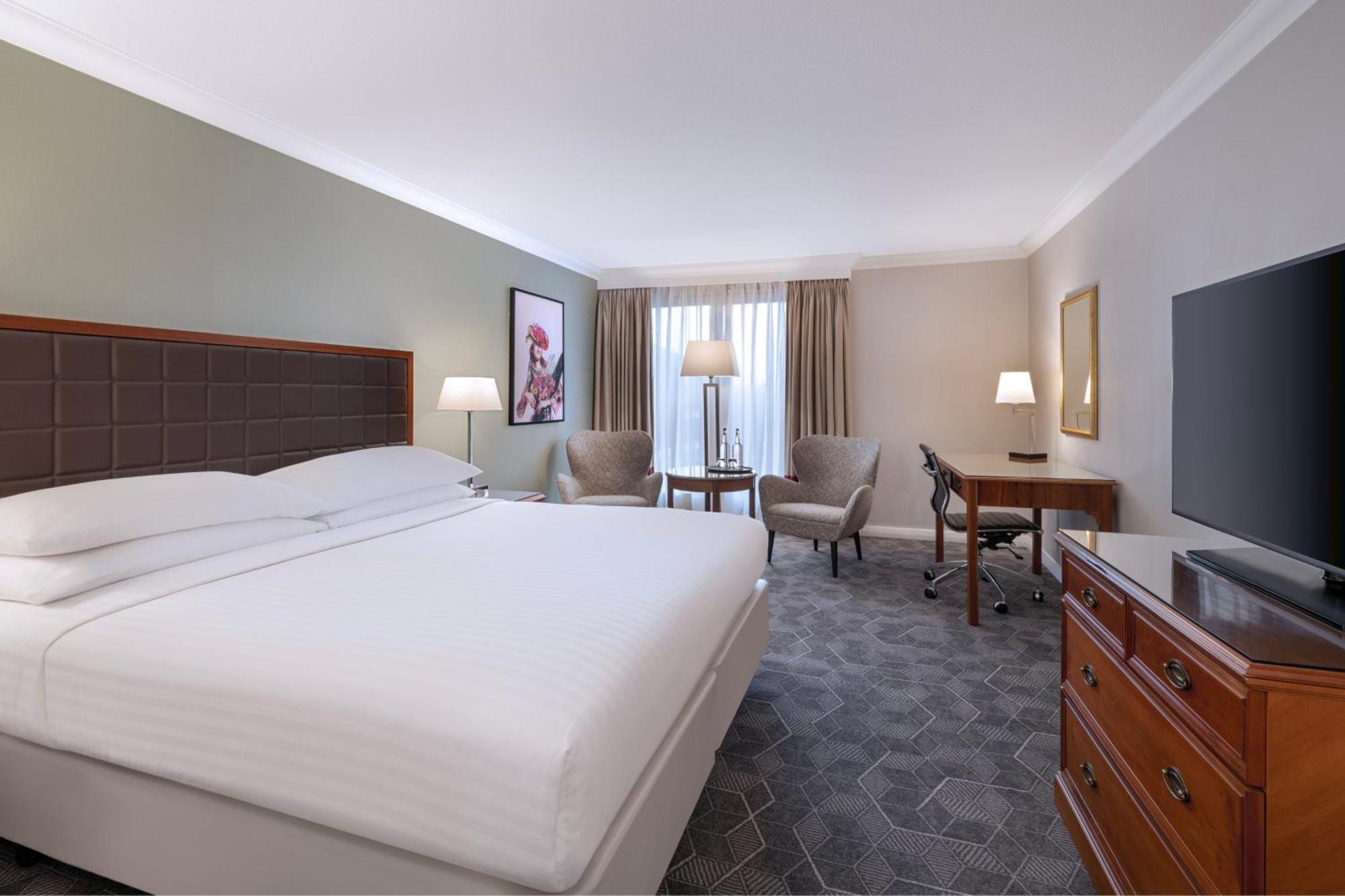 Delta Hotels By Marriott Heathrow Windsor Exterior foto
