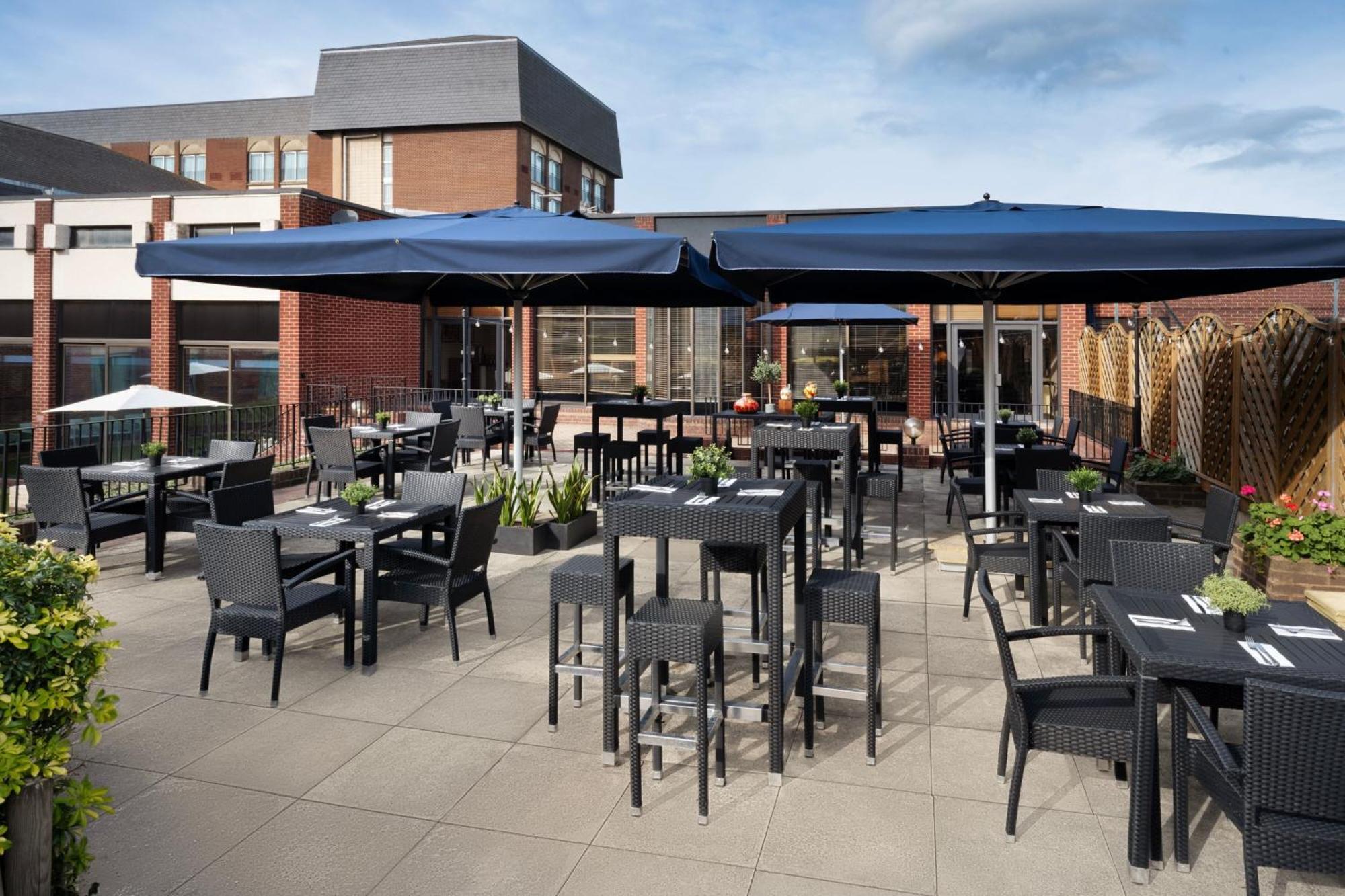 Delta Hotels By Marriott Heathrow Windsor Exterior foto