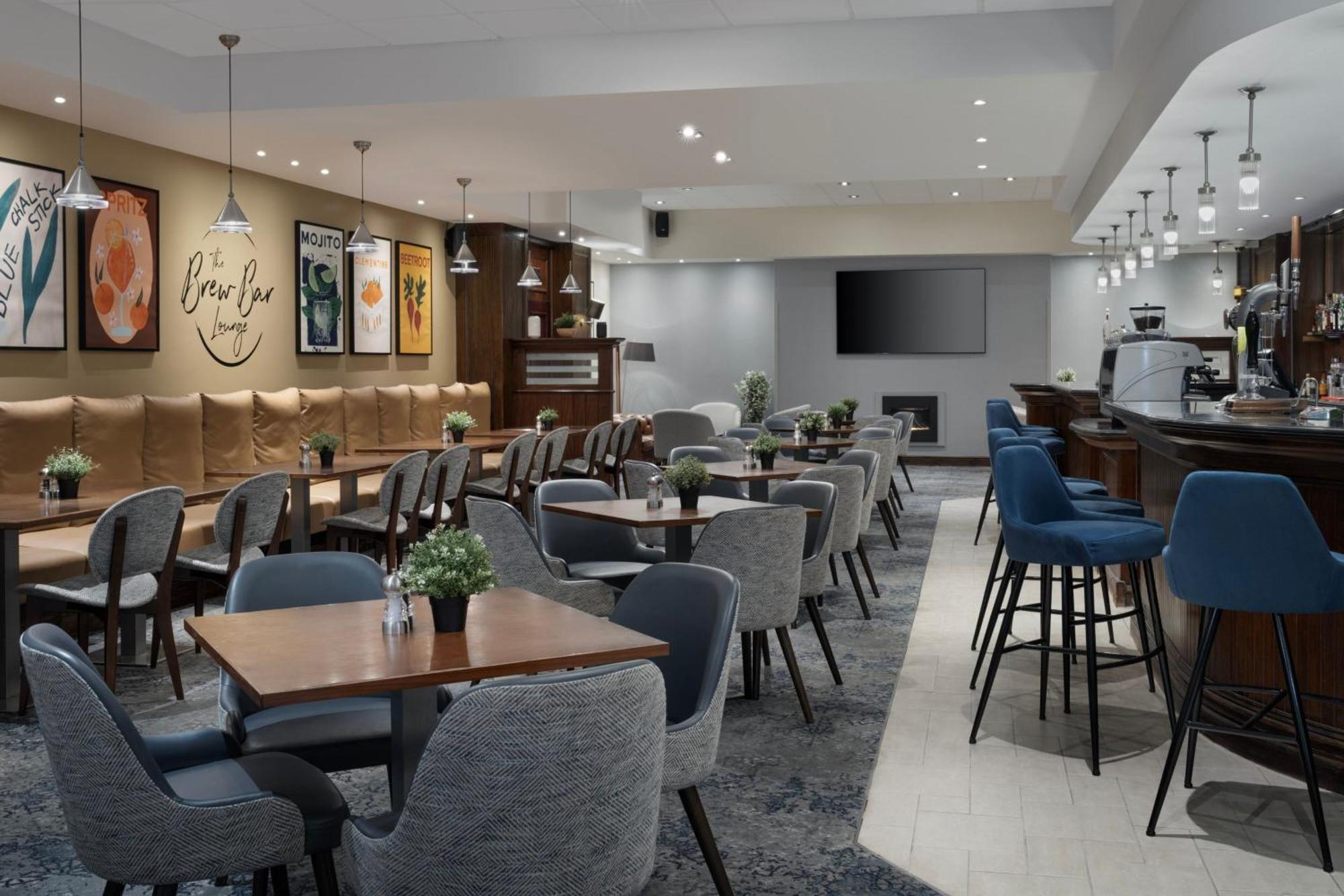 Delta Hotels By Marriott Heathrow Windsor Exterior foto