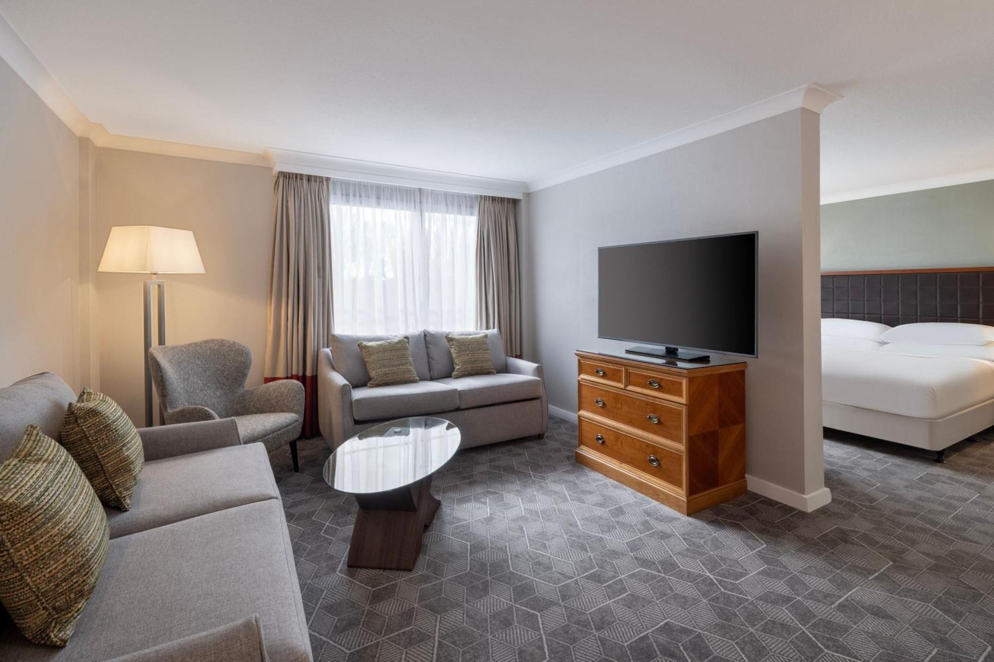 Delta Hotels By Marriott Heathrow Windsor Exterior foto